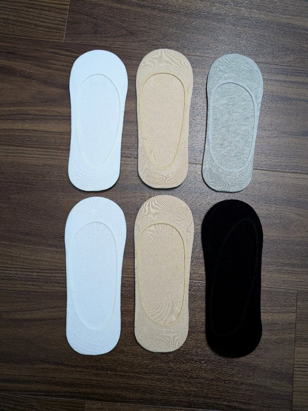 BNWOT 6 pack of no show socks - One Size
